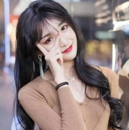 网红艾比什么背景,从网络红人到时尚偶像的蜕变之路