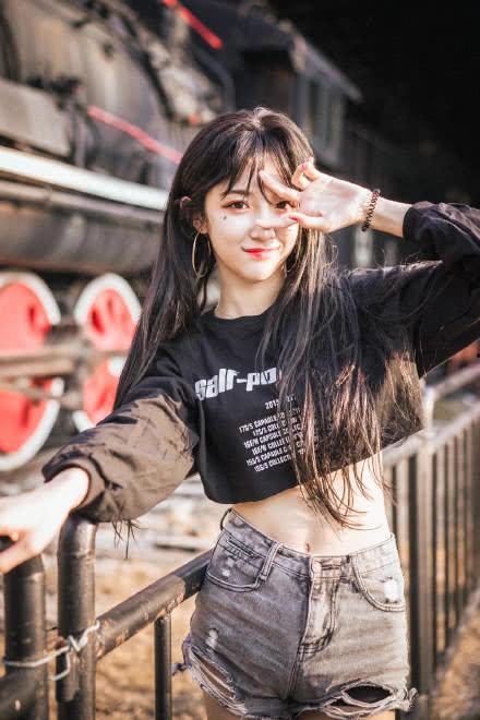 网红艾比什么背景,从网络红人到时尚偶像的蜕变之路