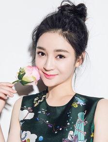 李 瞳个人资料,才华横溢的年轻艺术家，探索光影之美