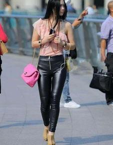 紧身皮裤美女图片